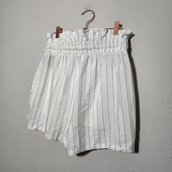 RTA Tara high rise silky stripe Paper Bag shorts in white black stripe size M - Picture 3 of 14